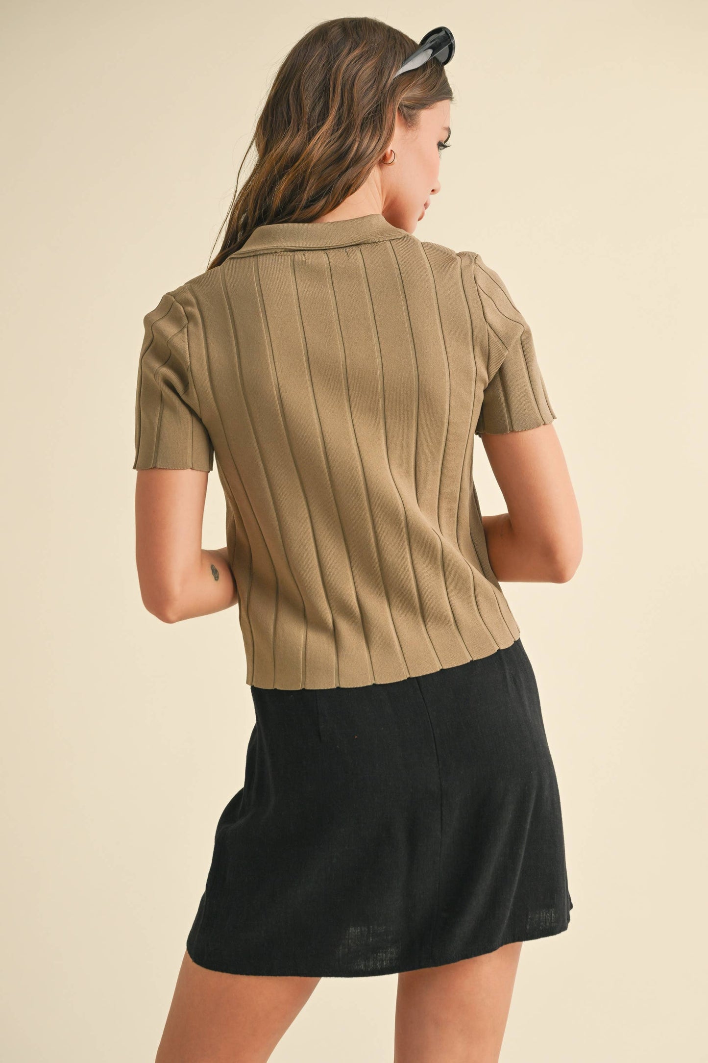 RIBBED DETAIL KNITTED COLLAR POLO