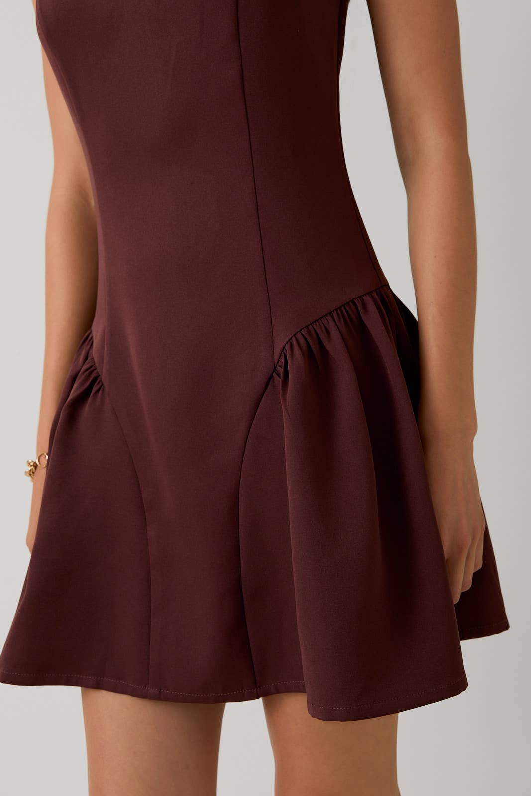 SHAY BOAT NECK MINI DRESS Brown / S SHAY BOAT NECK MINI DRESS Brown / S