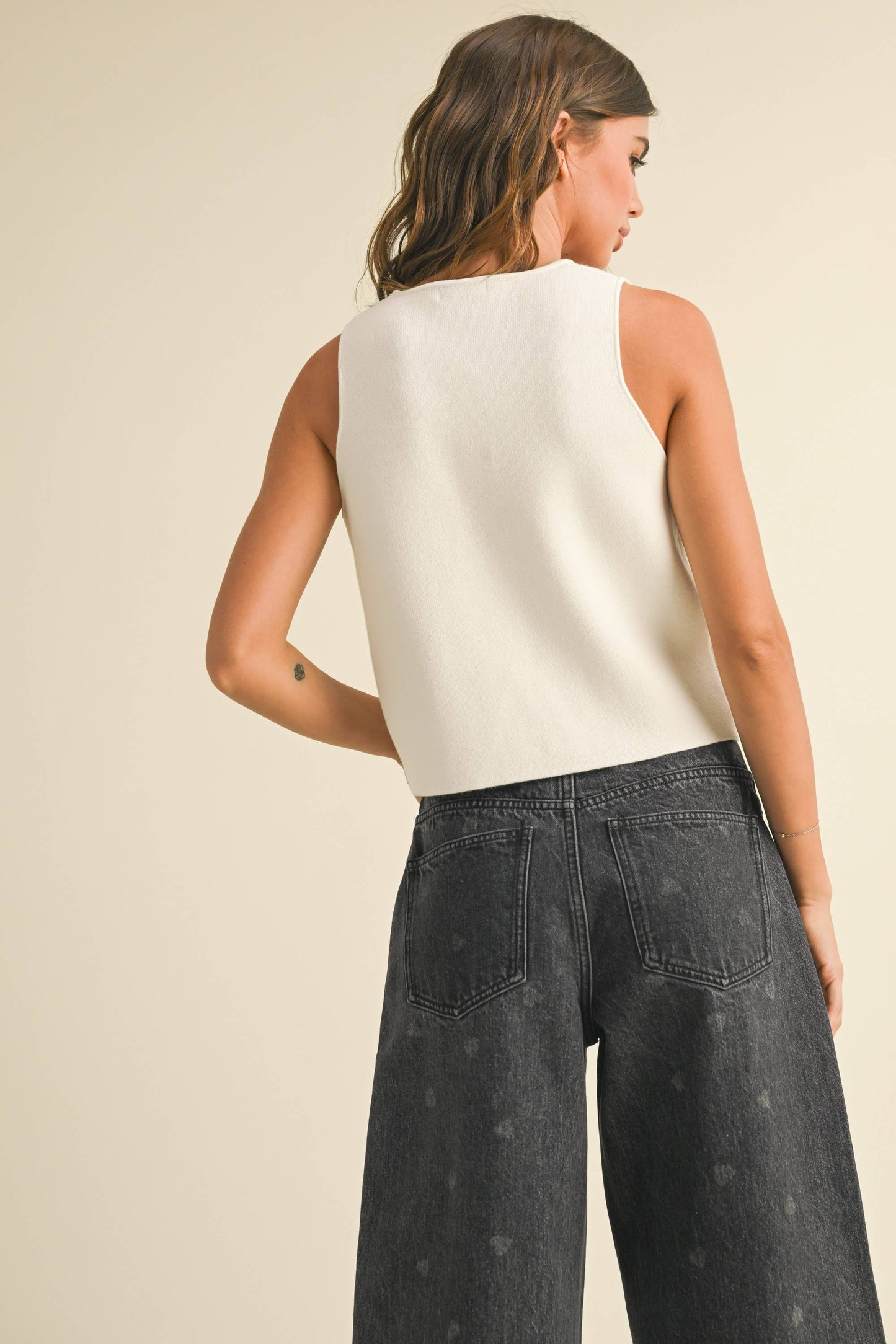 METAL BUTTON DETAIL KNIT top